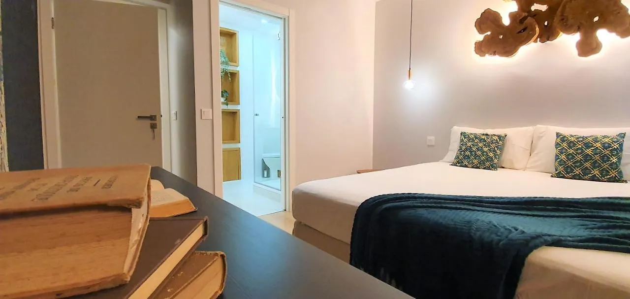 Lisbon Airport Earth - B&B Self Check-In