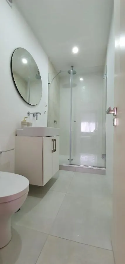 Lisbon Airport Earth - B&B Self Check-In Apartment